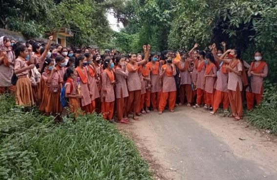 School Runs without Teachers : Students Blocked Road in Khowai in Protest School Runs without Teachers : Students Blocked Road in Khowai in Protest